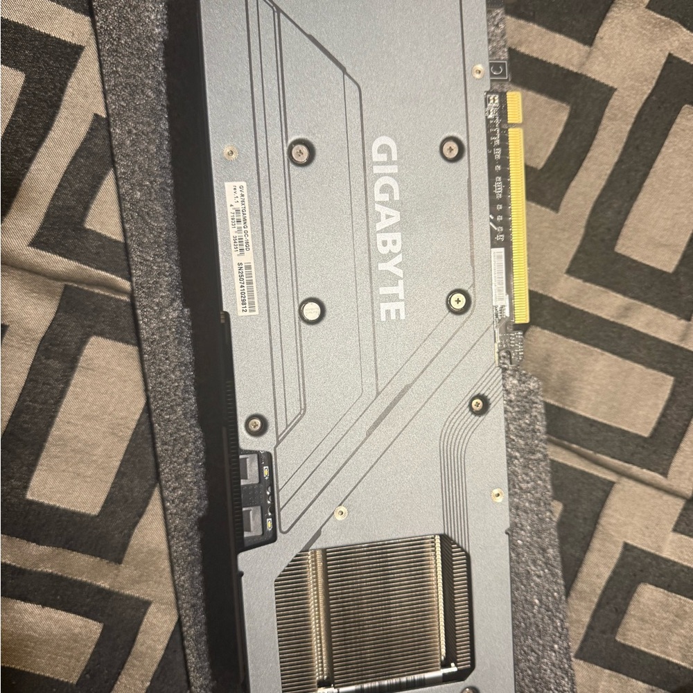 GIGABYTE Radeon RX 7600 XT - Picture 3 of 3